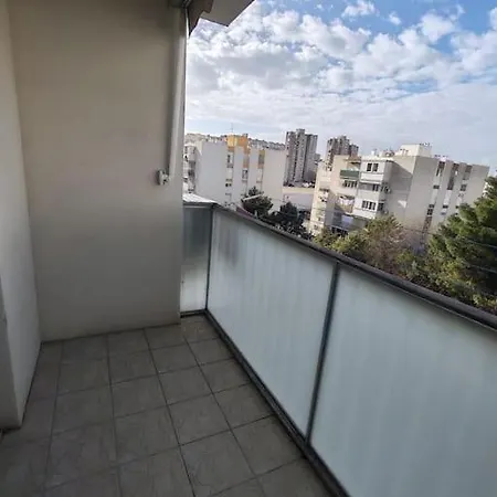 Hill דירה *